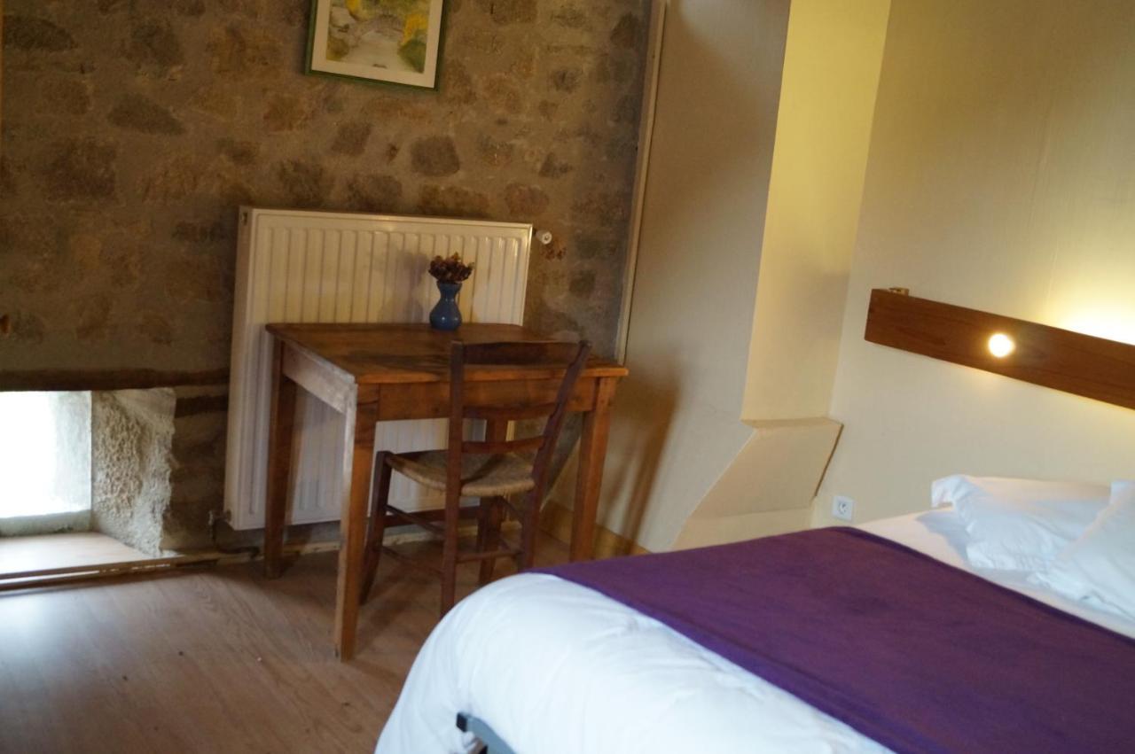Gite De 15 Places En Chambre De 2, 4, 5 Personnes Saint-Exupéry-les-Roches Екстериор снимка
